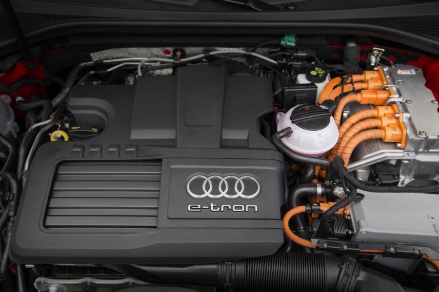 Моторный отсек Audi A3 Sportback e-Tron (8V) 2014 года  (фото 95 из 95)